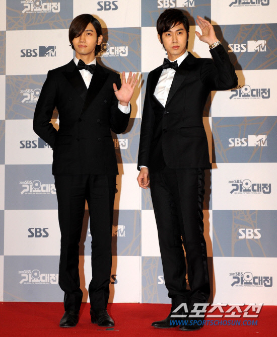 2011 SBS 가요대전 @ 레드카펫 동방신기,영화배우같은 턱시도 패션