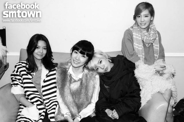 소녀시대 - 120202 미국 뉴욕 팬사인회 현장 사진 (from SMTOWN 페이스북)