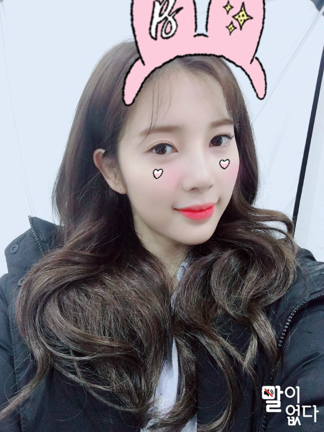 윤채경(2).jpg