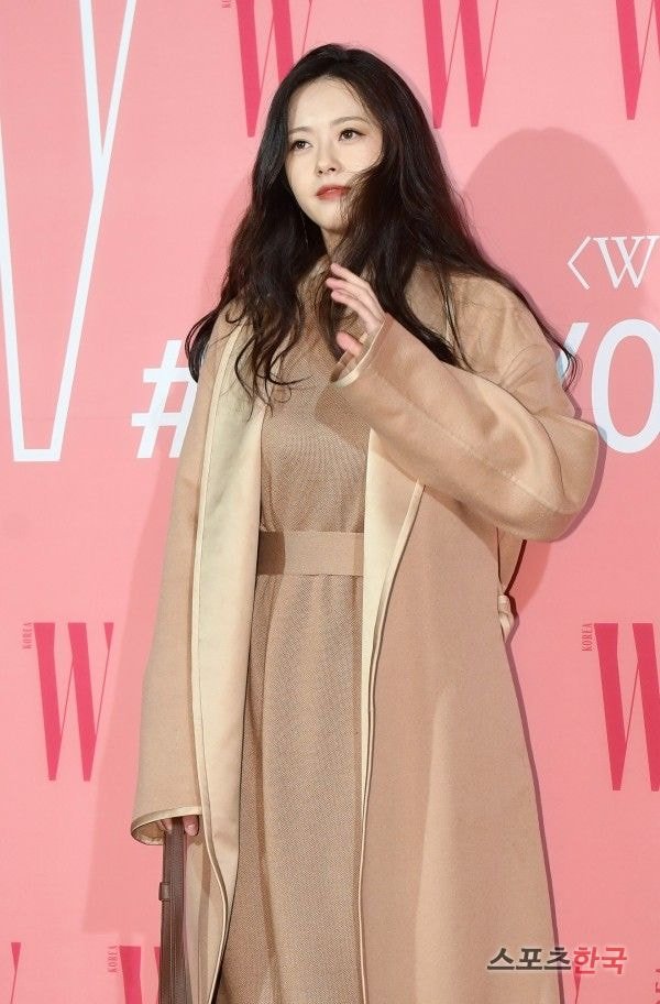 최근 고아라.jpg (25일 W Korea 유방암 자선행사)