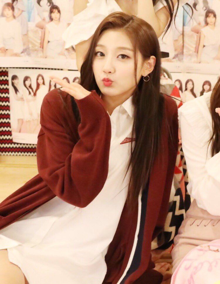 겟잇뷰티에서 아치형 눈썹 그린 러블리즈 예인 > 아이엠 그루트[사진] > 아이돌 월드 - 고품격 아이돌 팬질 커뮤니티