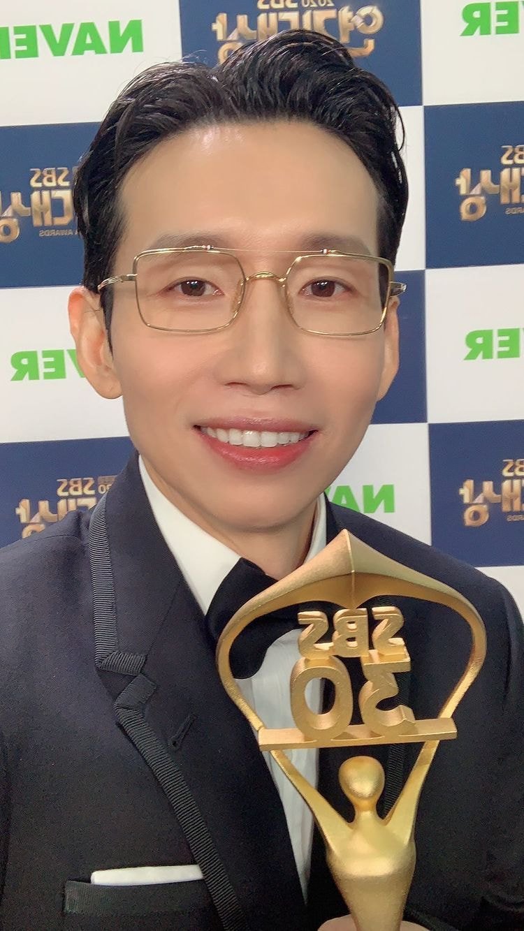 2020 SBS 연기대상 남자 수상자 셀프사진