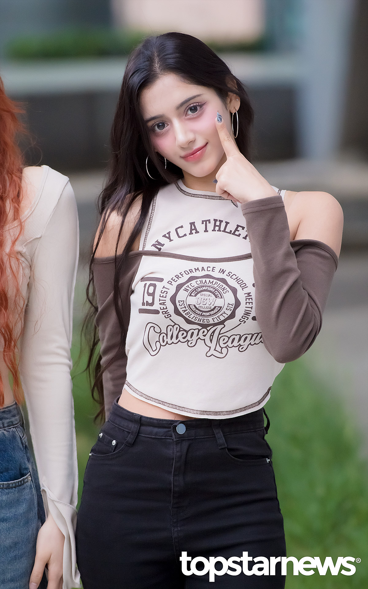 엑신(X:IN) 한나, 이샤, 아리아 웬디의 영스트리트 출근길 포토.jpg