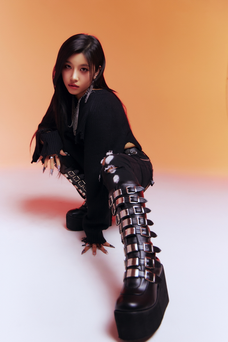 엑신(X:IN) 세 번째 미니앨범 'Defend Myself' 블랙 콘셉트 포토