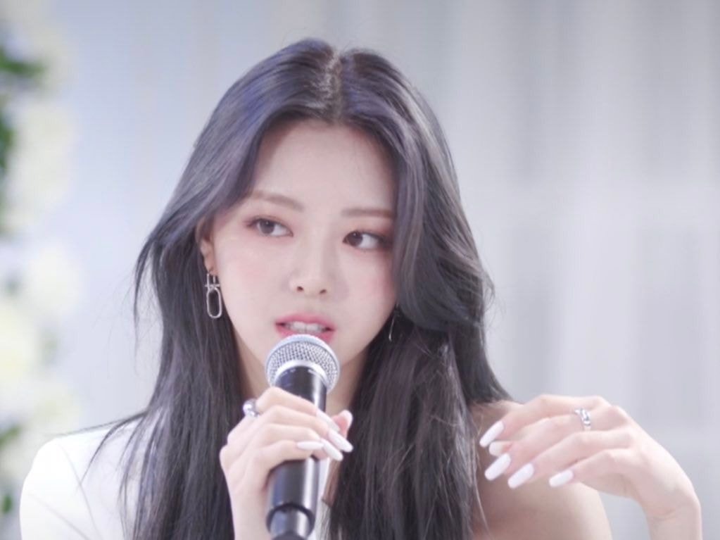 팬파티에서 비주얼파티 한 itzy 유나