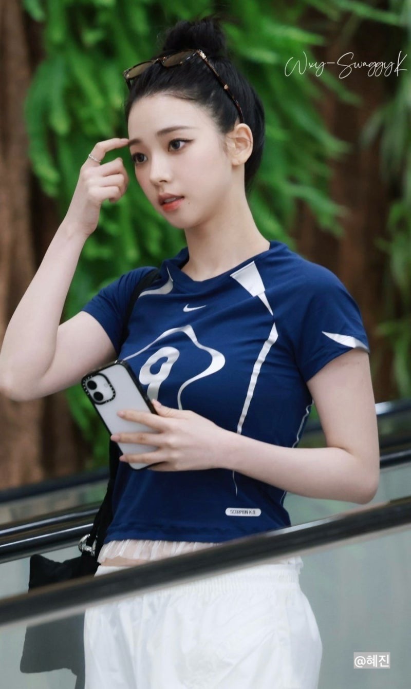 카리나 공항 입국 사진 (feat. 나이키)