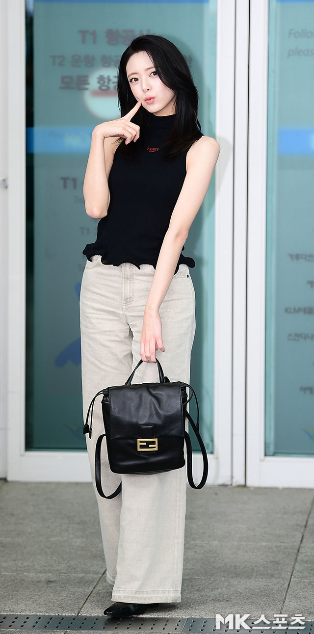 오늘자 흑발로 염색한 있지(ITZY) 유나