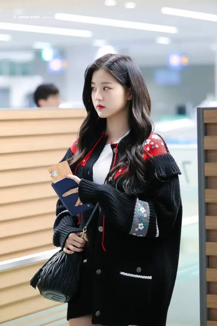 장원영이 입은 가디건 가격