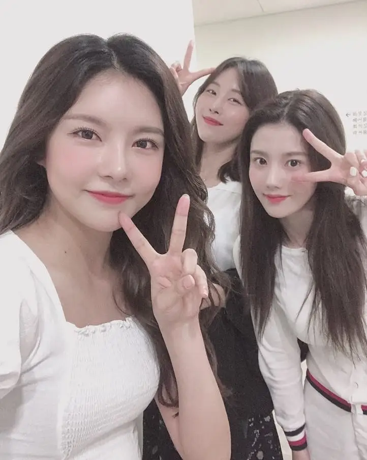 아이즈원 은비.. 구구단과 친분과시.. 논란??