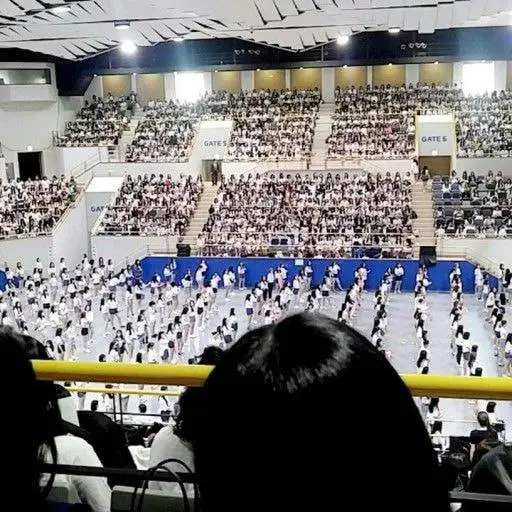 신청자 다 부른듯한 아이돌 학교 오디션 현장