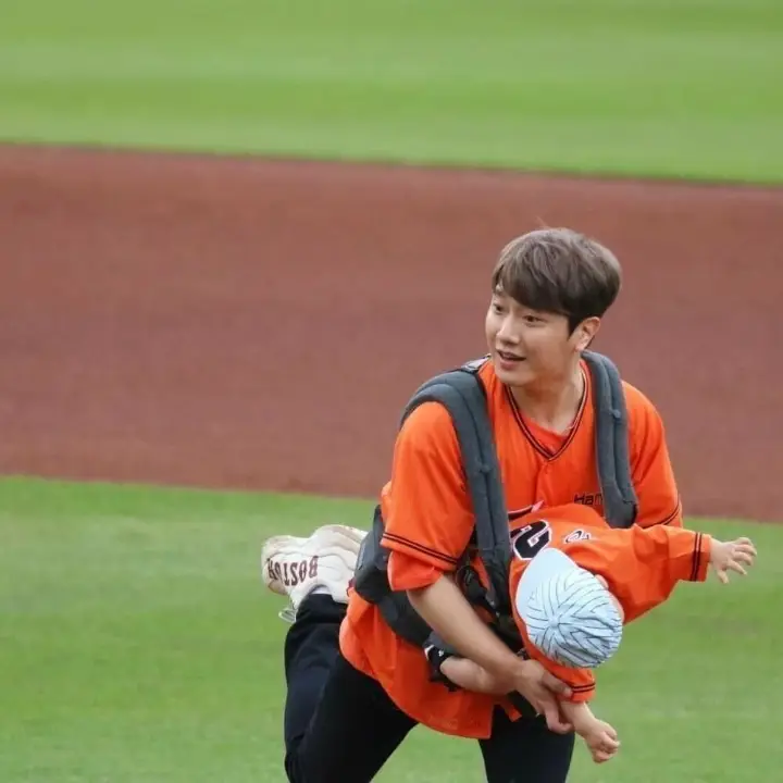 최민환 시구 논란 ㄷㄷㄷ