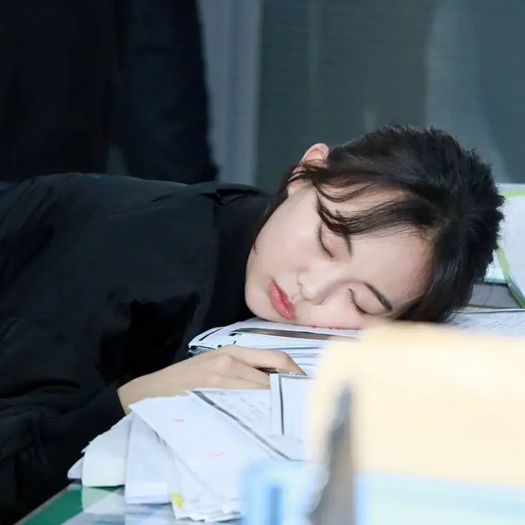 열혈 사제 금새록.jpg