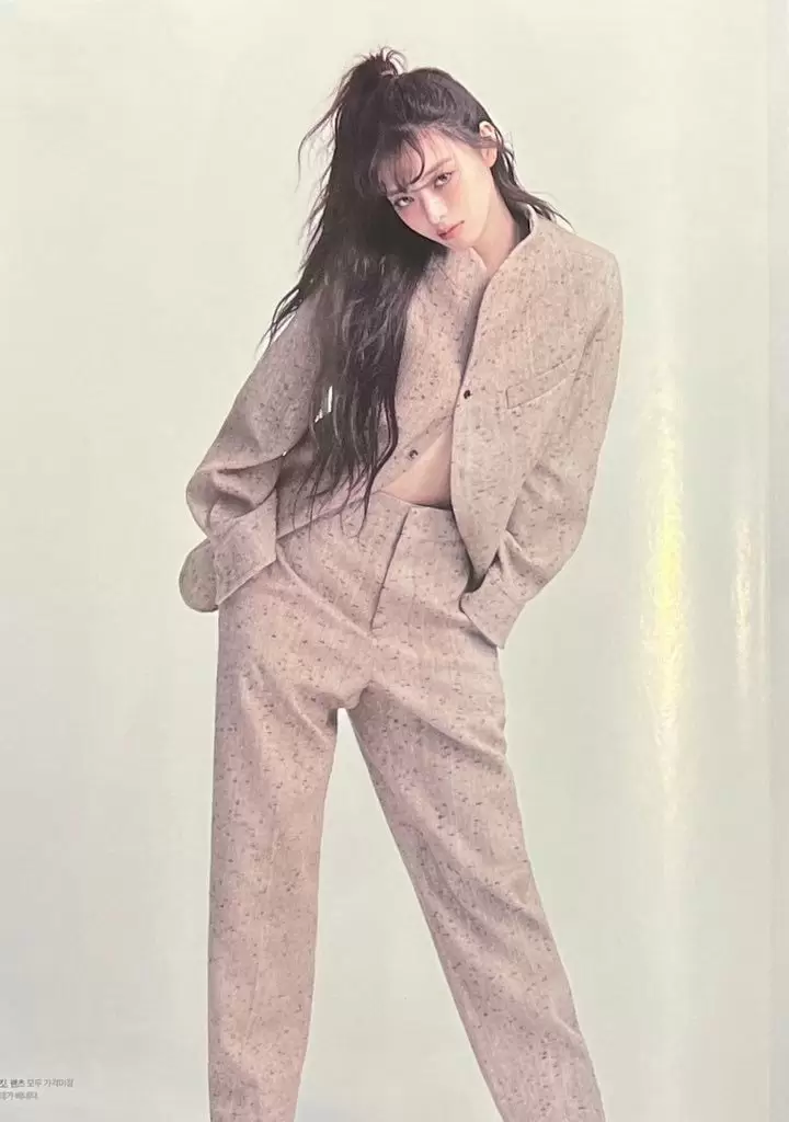 첫 개인 화보 찍은 있지(ITZY) 유나 코스모폴리탄 화보 잡지 직찍 스캔본