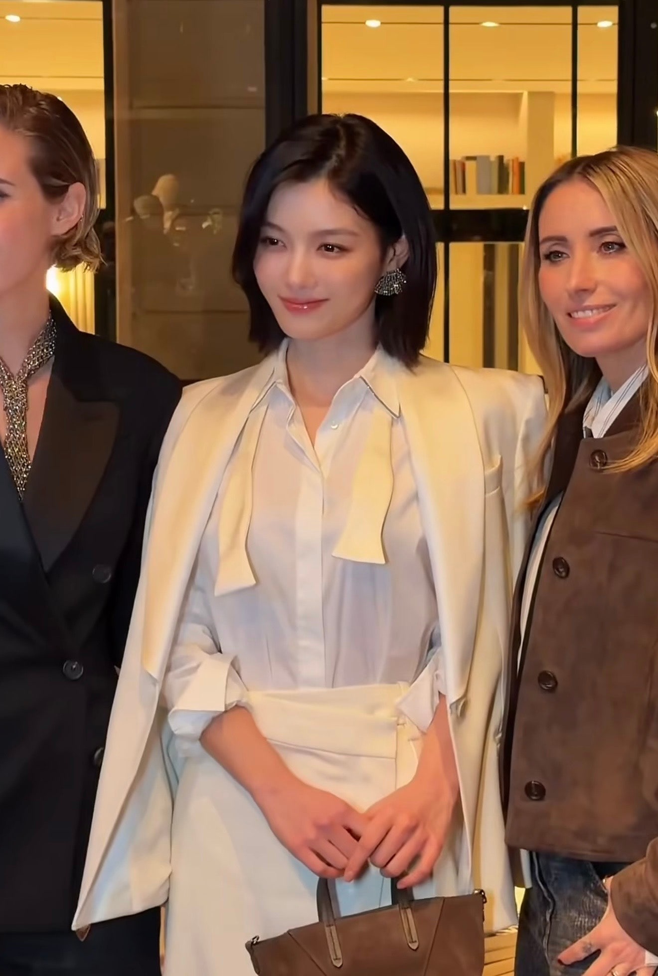 단발로 머리 자른 김유정 근황