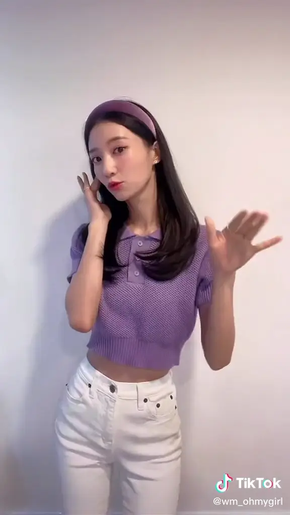 크롭 니트 입은 오마이걸 유빈 틱톡