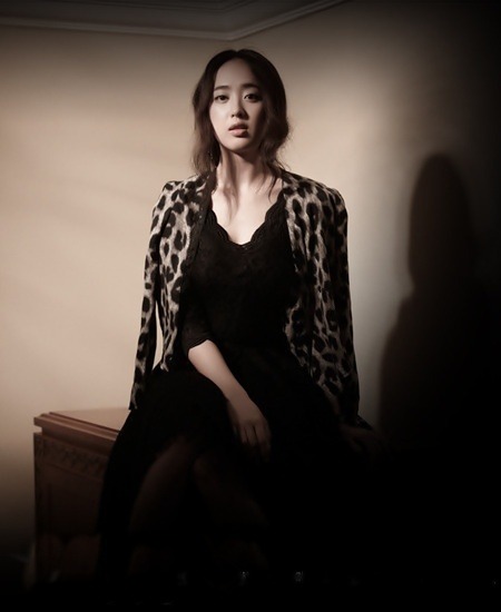 김민정, 최근화보에서 사랑스러운 모습 과시