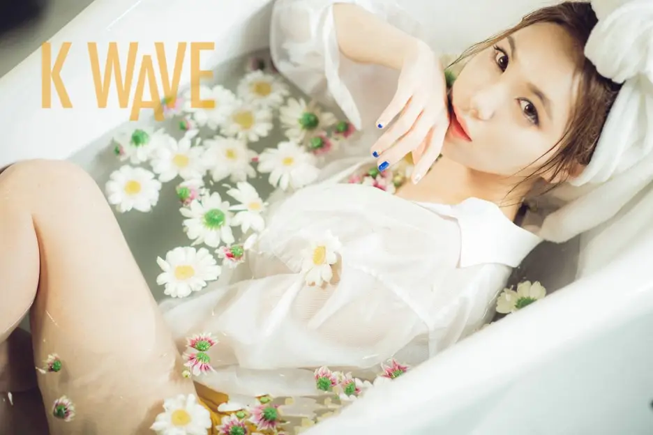 강예빈 K WAVE 10월호 화보