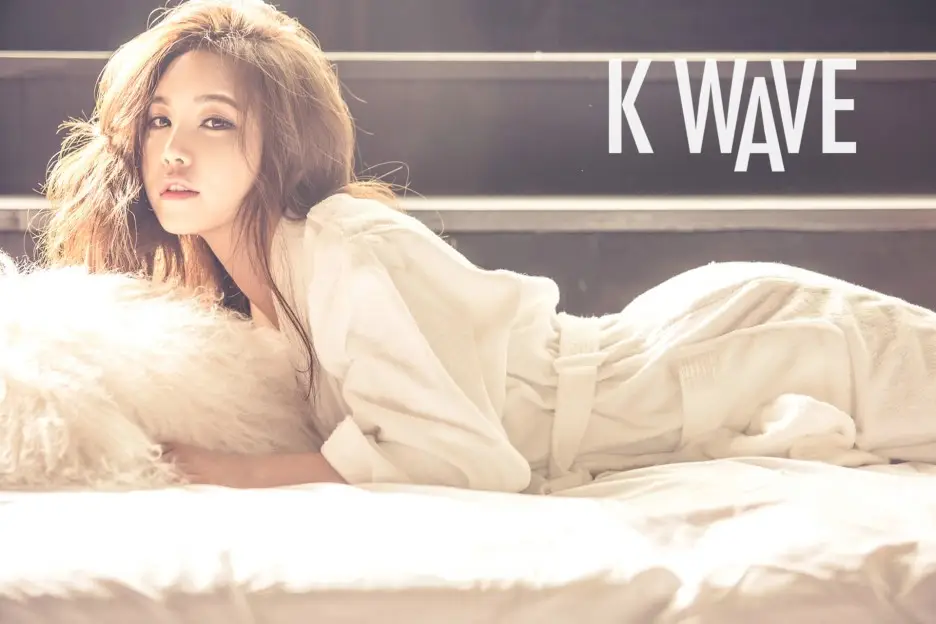 강예빈 K WAVE 10월호 화보