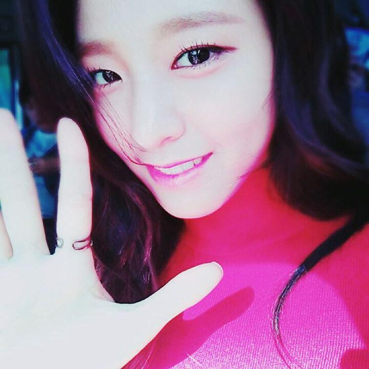 설현(AOA) 151003 인스타그램 - 지민: 내꾸야 보구시포 내꾸야 이따봐 내꾸야