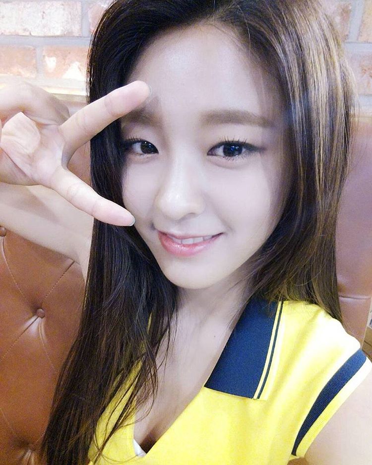 설현(AOA) 151005 인스타그램 - 어제 너무 울어서 눈이부어버렸어요ㅠ.ㅠ