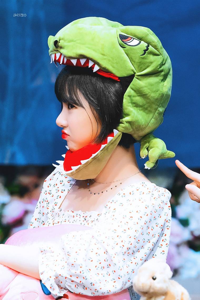 공룡탈 #여자친구 #은하 by 은하수닷컴