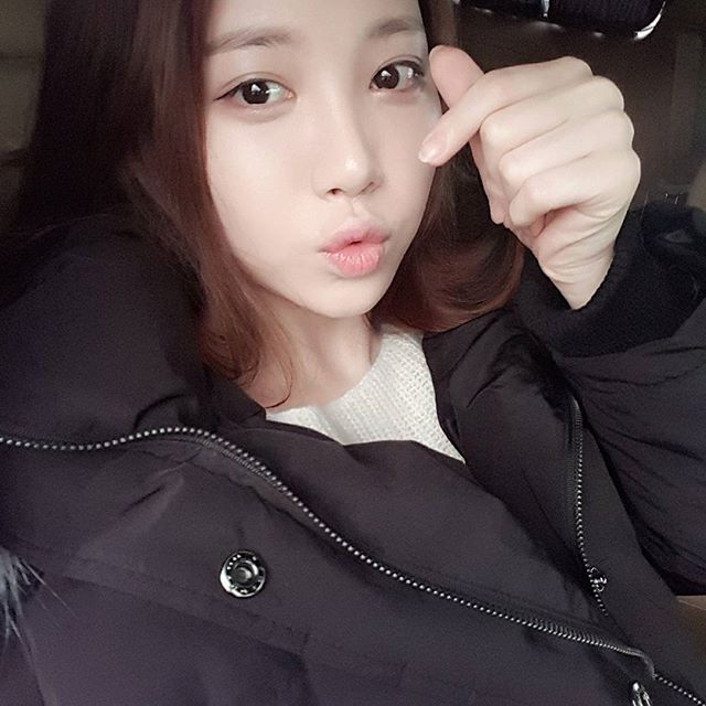 유라(걸스데이) 160106 인스타그램 - 새해복많이받으세용 하뚜우♡
