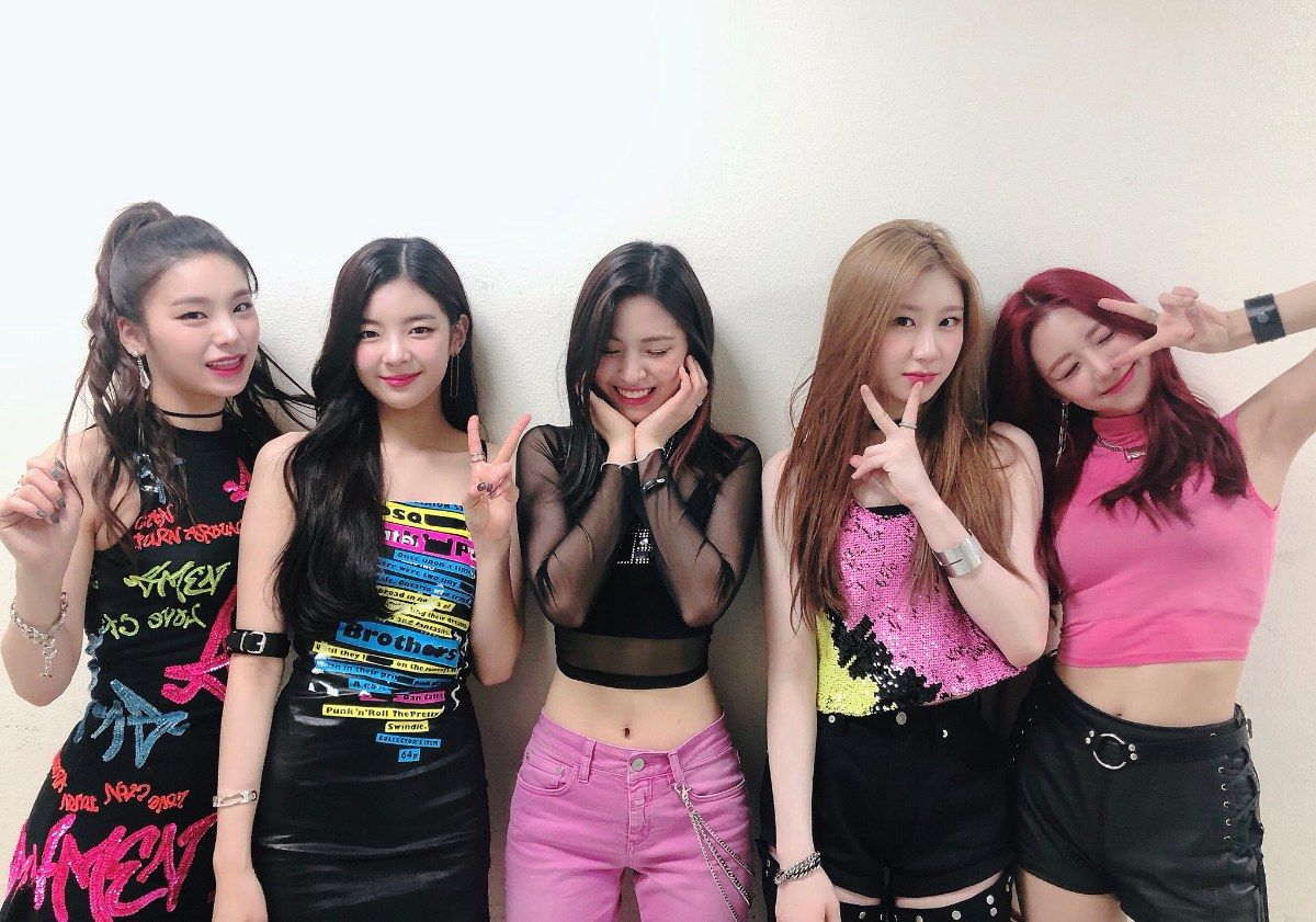 itzy 개미허리 류진.jpgif