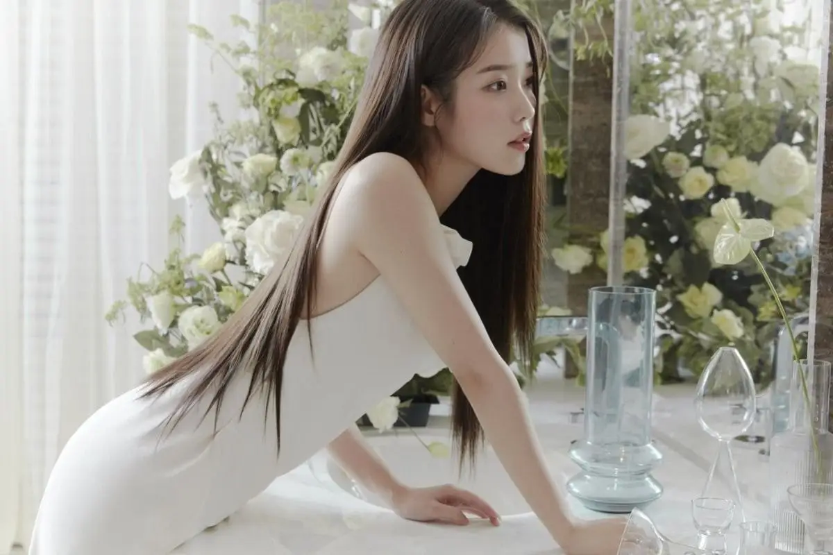 아이유 VOGUE 11월호 화보