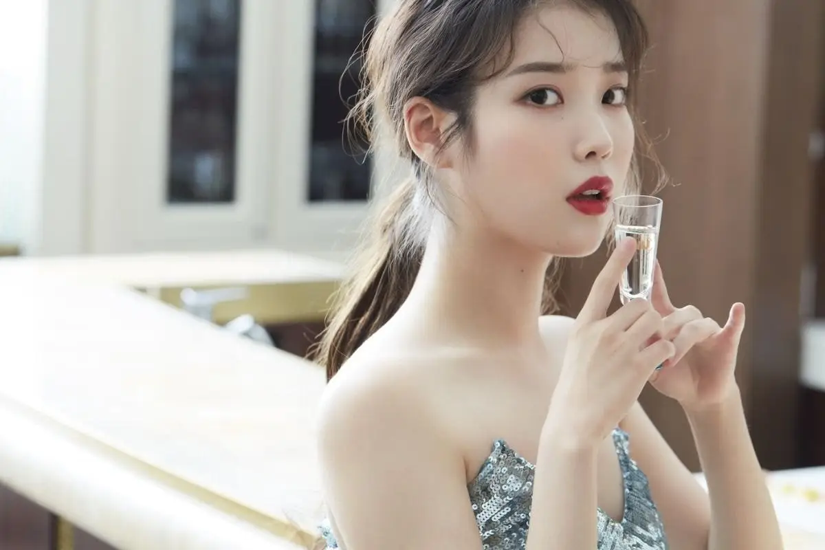 아이유 VOGUE 11월호 화보