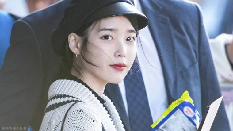 #아이유 (#이지은) @ 181226 ICN.jpg