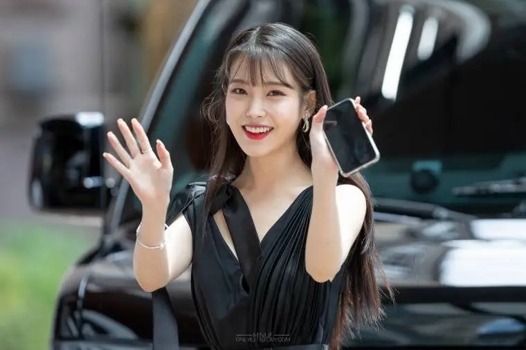 #아이유 (이지은) - 190708 출퇴근.jpg