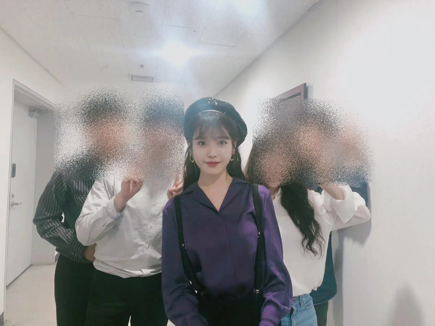 팬들과 함께 사진 찍은 #아이유.jpg