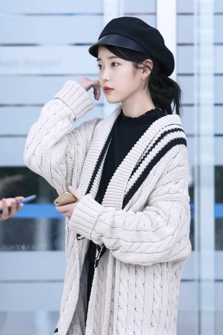 #아이유 (#이지은) @ 181226 ICN.jpg