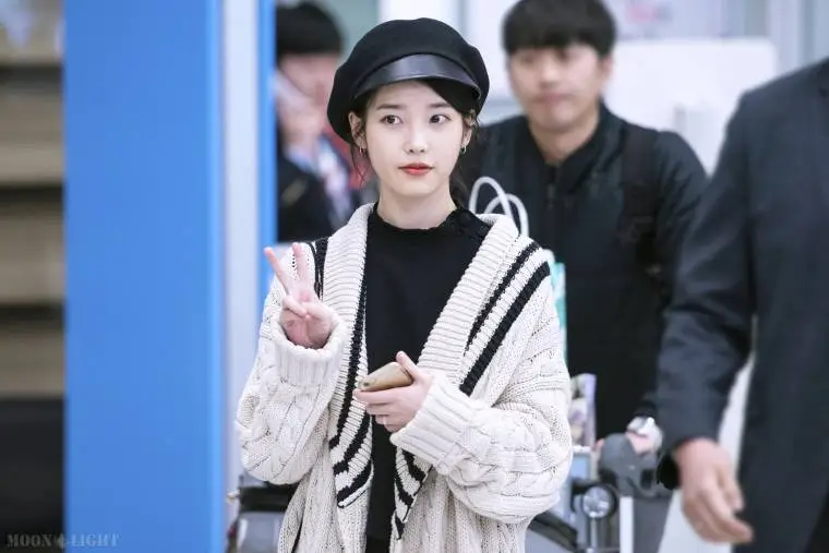 #아이유 (#이지은) @ 181226 ICN.jpg