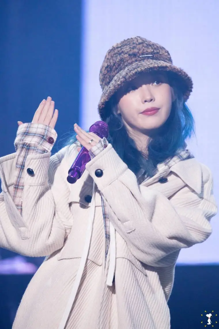 아이유 - 191116 부산.jpg