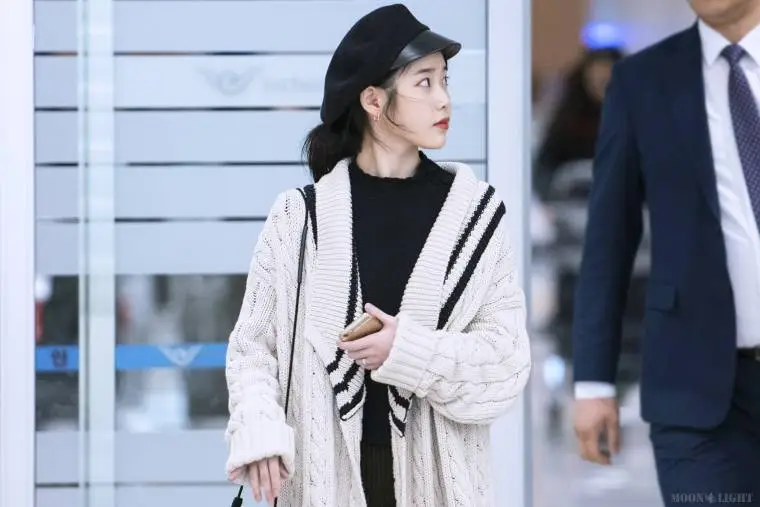 #아이유 (#이지은) @ 181226 ICN.jpg