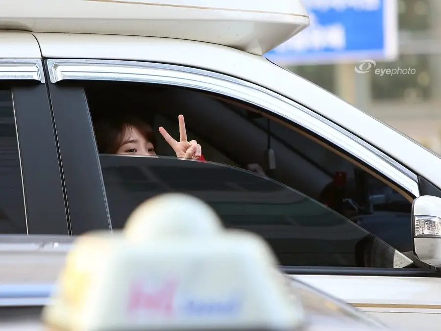 아이유 직찍 - 130331 인기가요 퇴근 by eyephoto