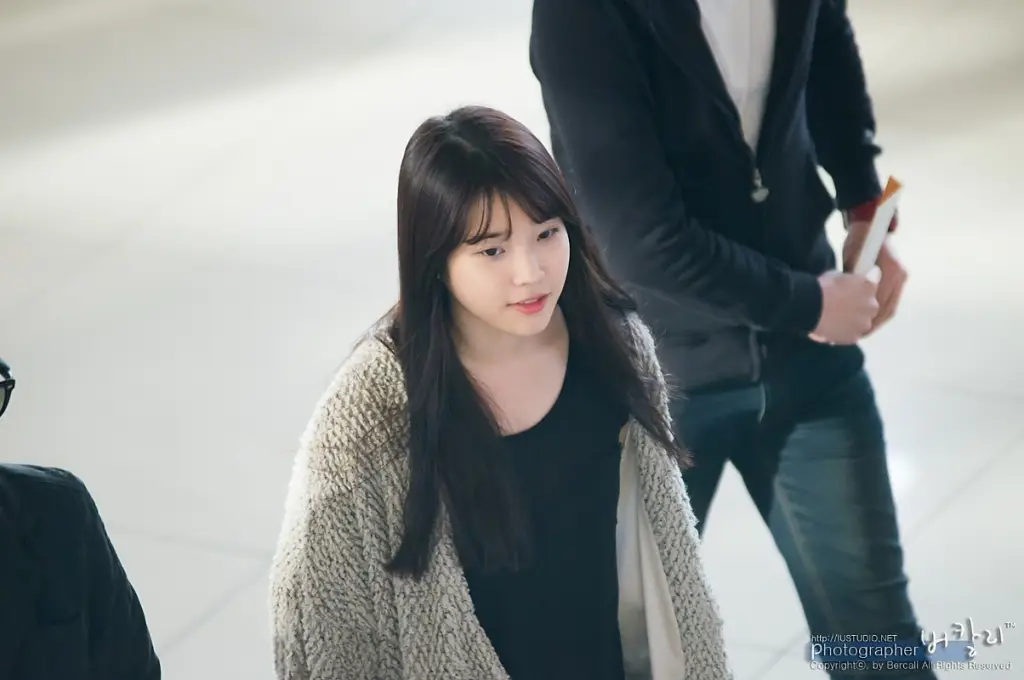 130327 김포공항 출국 아이유 직찍 by 버칼리