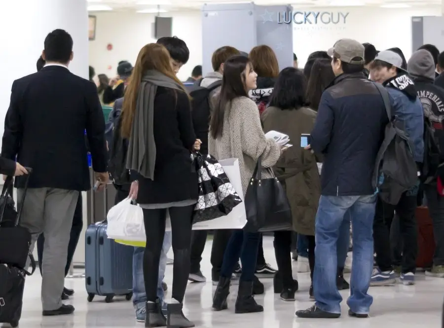 아이유 직찍 :: 130327 김포공항 출국 by 러키가이