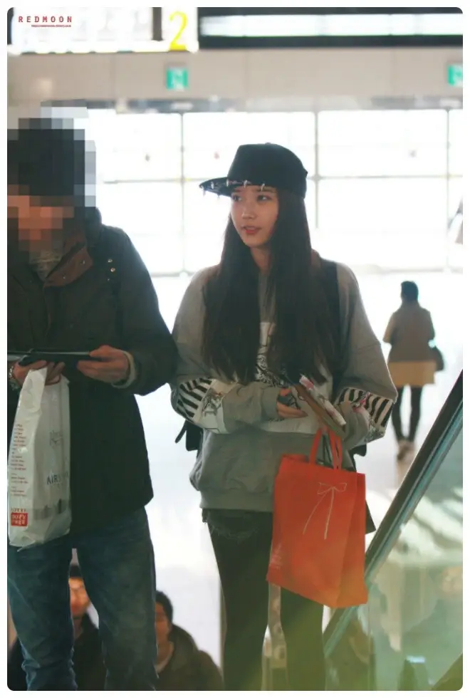 아이유 직찍 :: 130109 김포공항 출국 BY 레드문