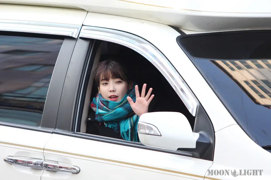 아이유 직찍 @ 130210 sbs 인기가요 설날 퇴근유 by 달빛마차