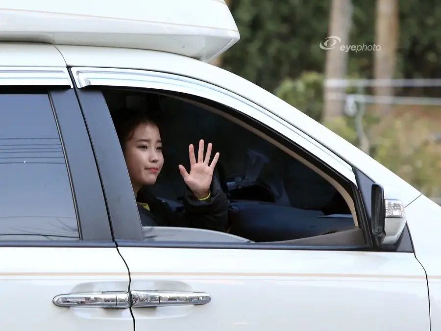 아이유(IU) 직찍 :: 130324 인기가요 퇴근길 모음