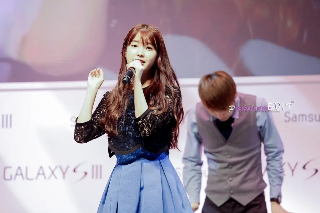 121214 갤럭시s3 팬미팅 아이유 직찍 Photo by EDIT