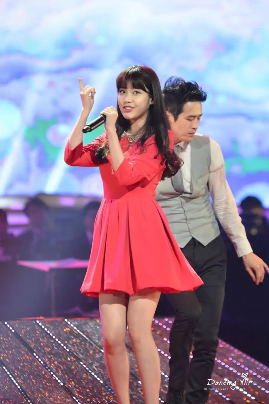 아이유(IU) 직캠 :: 130227 대통령 취임 경축음악회 by 춤추는미르