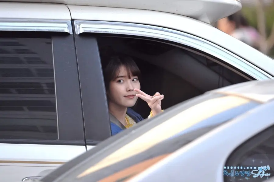 아이유(IU) 직찍 :: 130526 인기가요 퇴근길 by 별빛유