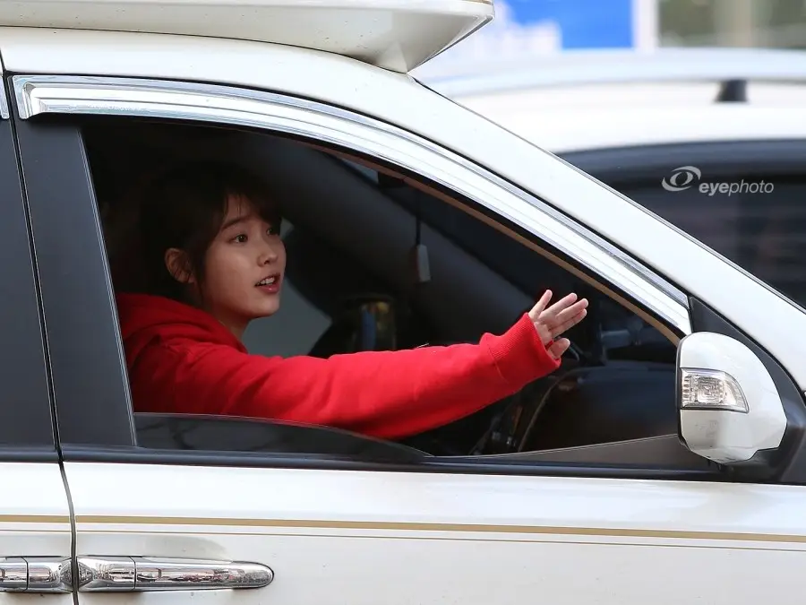 아이유 직찍 - 130331 인기가요 퇴근 by eyephoto