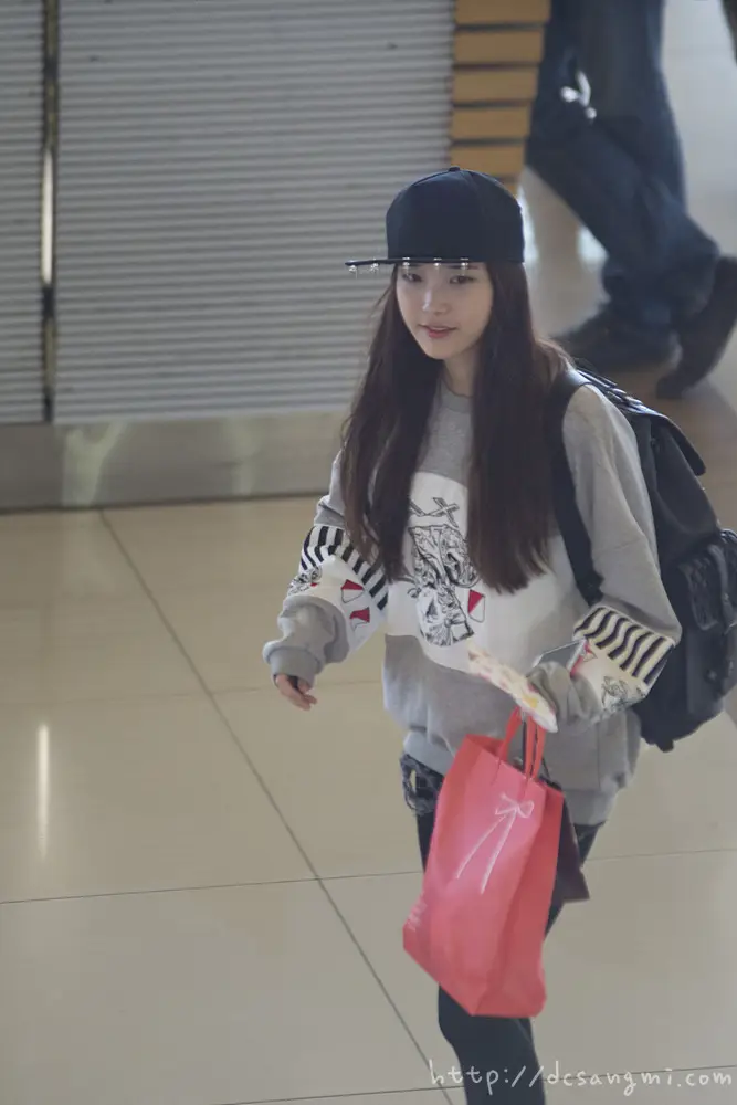 아이유 직찍 @ 121102 김포공항 출국