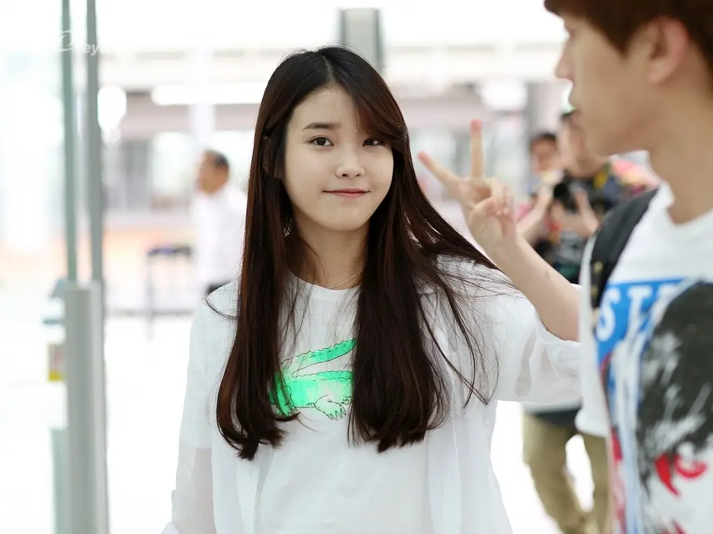 아이유 직찍 :: 130601 일본 팬미팅 나고야 센트레아 공항 출국 by eyephoto