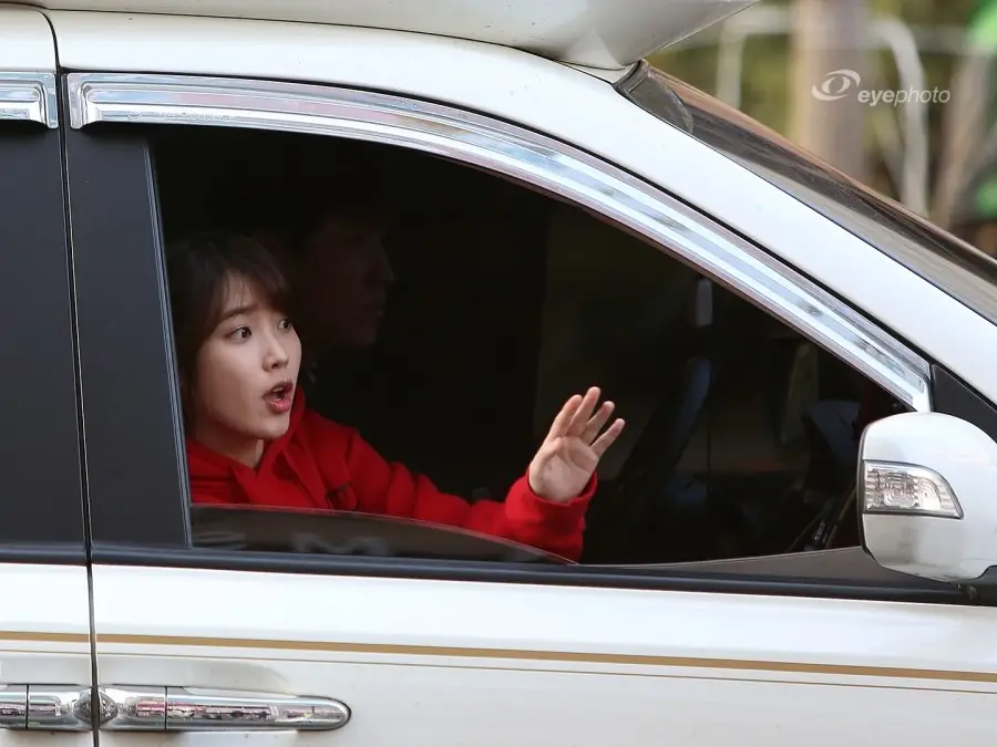 아이유 직찍 - 130331 인기가요 퇴근 by eyephoto