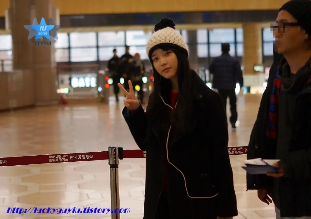 130130 아이유,김포공항 출국 직찍 by 러키가이